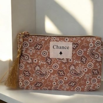 Pochette en tissu ocre rouge motifs bandana “Chance”