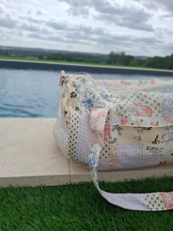 Sac polochon week end de voyage en tissu coton patchwork multicolore fleuri bleu clair orange – Image 10