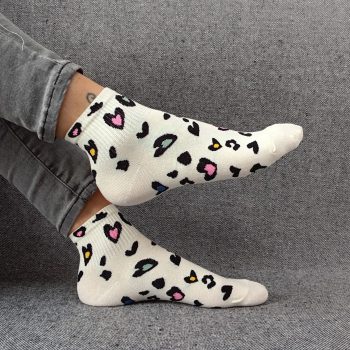 Paire de chaussettes blanches en coton à motifs coeurs colorés