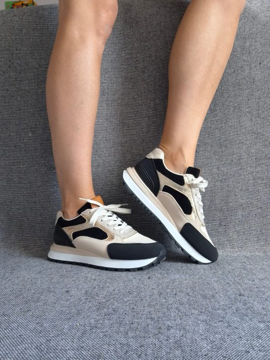 Chaussures baskets basses tendance beige noir et blanc style sneakers