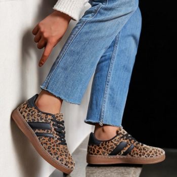 Chaussures baskets basses toucher poils imprimé léopard avec bandes noires style campus