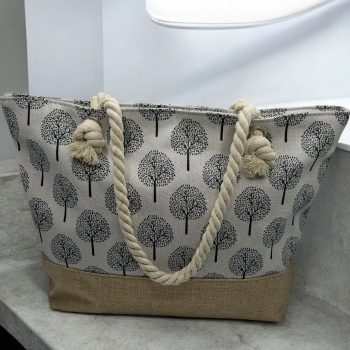 Sac à main de plage porté à l’épaule blanc motifs arbres