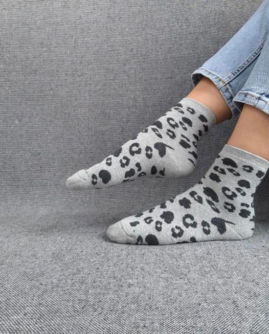 Paire de chaussettes gris en coton à motif léopard noir