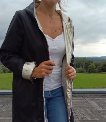 Laura Jo - Imperméable réversible long mi-saison garnissage ouate couleur noir / doré - Curvy – Image 7