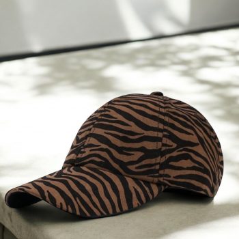 Casquette en tissu coton imprimé zèbre marron et noir