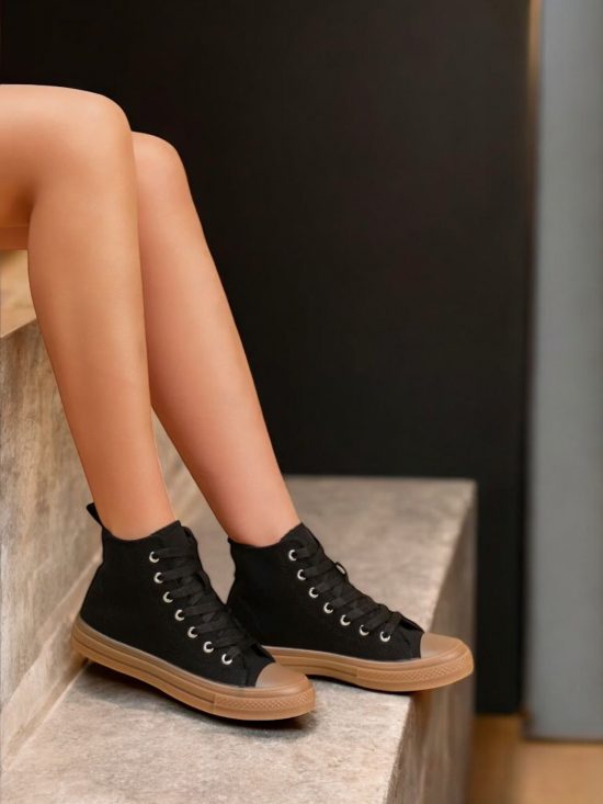 Chaussures baskets hautes en tissu noir et marron style converse