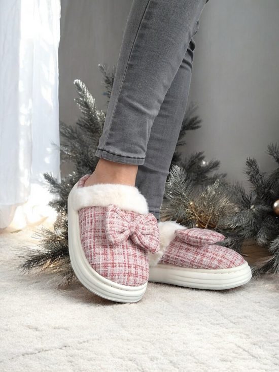 Chaussons fourrés rouge et blanc en tissu à carreaux avec noeud