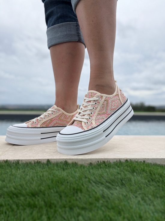 Chaussures baskets effet paille beige rose semelle compensée style converse