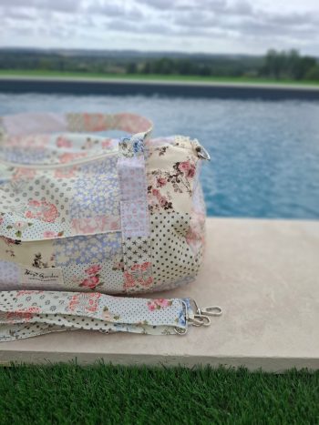 Sac polochon week end de voyage en tissu coton patchwork multicolore fleuri bleu clair orange – Image 4