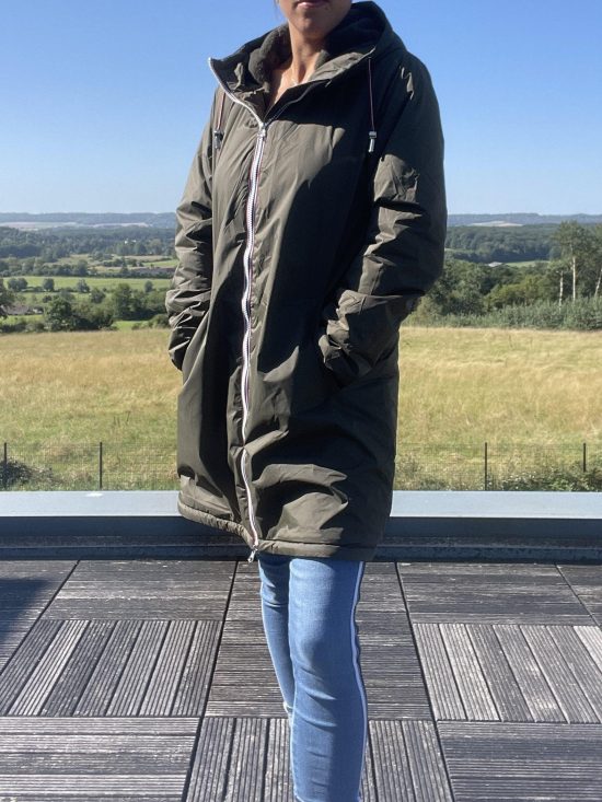 Laura Jo - Imperméable long fourré en fausse fourrure cordon tricolore couleur kaki - Curvy