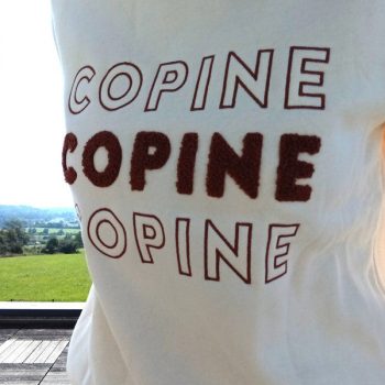 Pull sweat chaud écru inscription « copine »