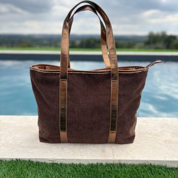 Sac à main style cabas porté main en tissu velours cotelé marron avec anses et bandes dorées