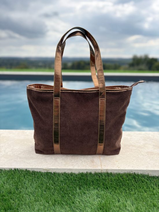 Sac à main style cabas porté main en tissu velours cotelé marron avec anses et bandes dorées