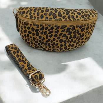 Sac banane croûte de cuir imprimé léopard camel 1 poche