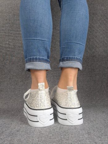 Chaussures baskets basses semelle compensée tissu motif léopard argenté style converse – Image 12