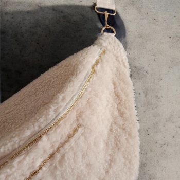 Sac banane XXL tissu toucher peluche deux poches Ecru