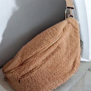 Sac banane XXL tissu toucher peluche deux poches camel