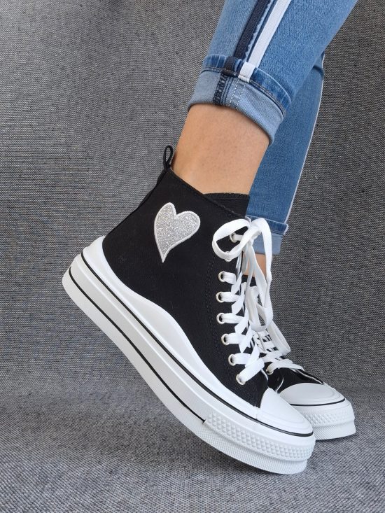 Chaussures baskets hautes noires et blanches avec motif cœur argenté style converse