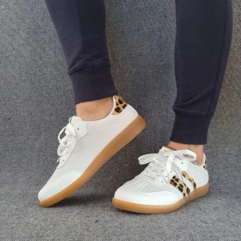Chaussures baskets plates blanches à motif léopard style sneakers