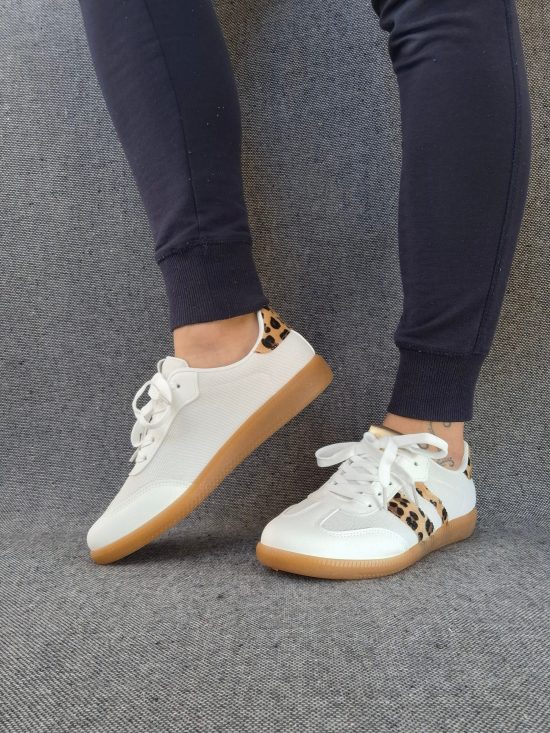 Chaussures baskets plates blanches à motif léopard style sneakers