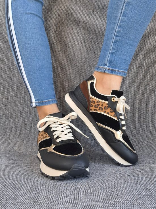 Chaussures baskets en tissu noir avec un motif léopard style sneakers