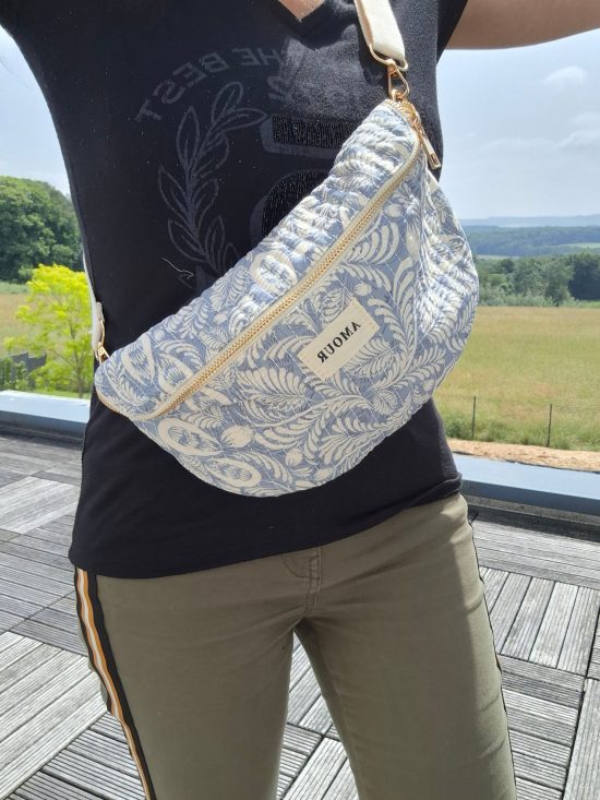 Sac banane en coton matelassé liberty fleuri bleu et creme