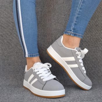 Chaussures baskets basses gris foncé avec bandes blanches style campus