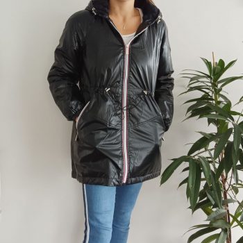Attrait Paris - Manteau mi-long imperméable fourré resserrable à la taille noir brillant - Le Petit Placard