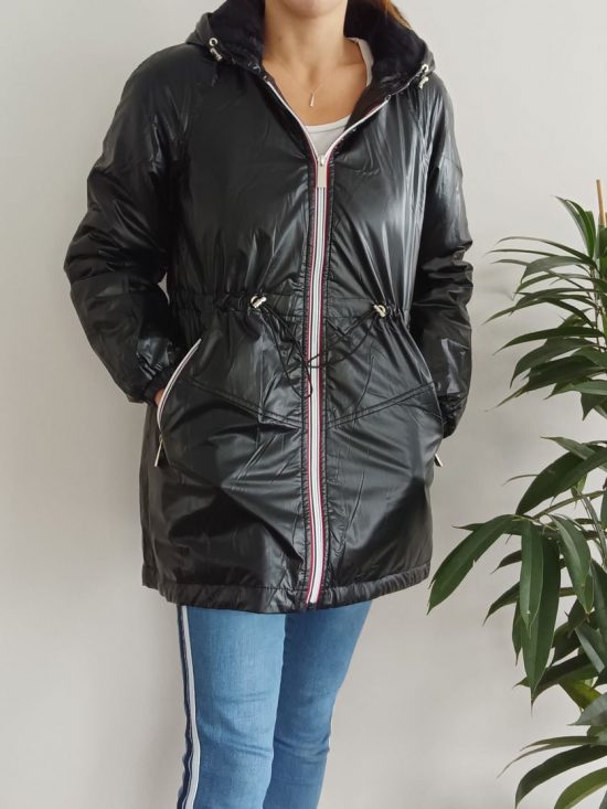 Attrait Paris - Manteau mi-long imperméable fourré resserrable à la taille noir brillant - Le Petit Placard