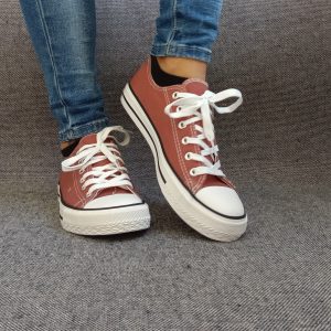 Chaussures baskets basses toile marron chocolat style Converse