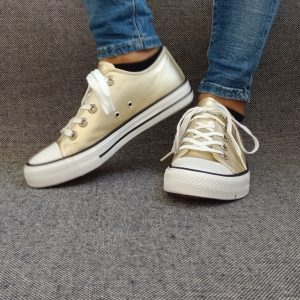 Chaussures baskets basses dorées métallisées type converse