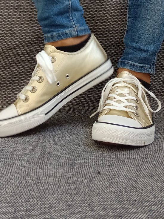 Chaussures baskets basses dorées métallisées type converse