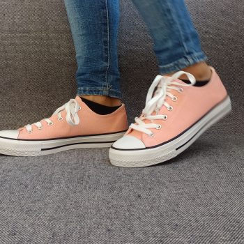 Chaussures baskets basses toile rose saumon style converse