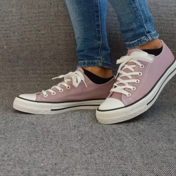 Chaussures baskets basses toile violet style converse