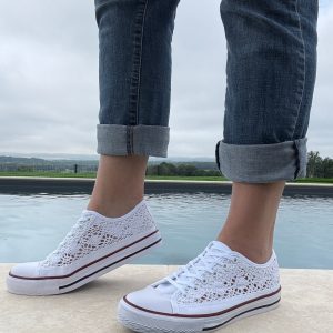 Chaussures baskets basses à dentelle blanche basse en tissu style converse