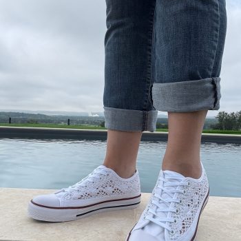 Chaussures baskets basses à dentelle blanche basse en tissu style converse