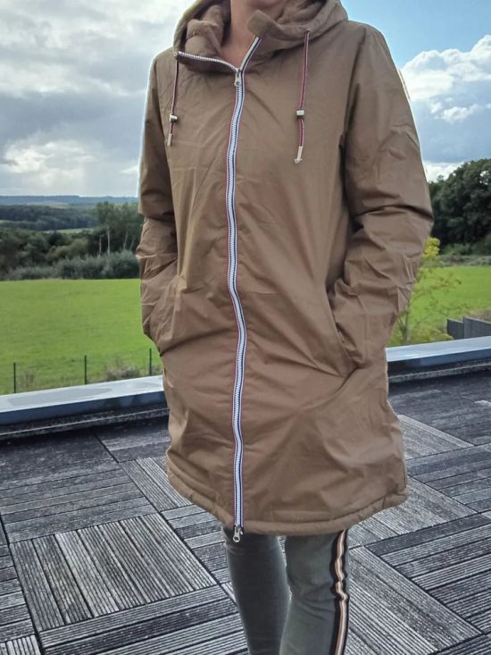 Imperméable long doublé en fausse fourrure cordon tricolore Marque Laura Jo Couleur Camel - Curvy - Le Petit Placard