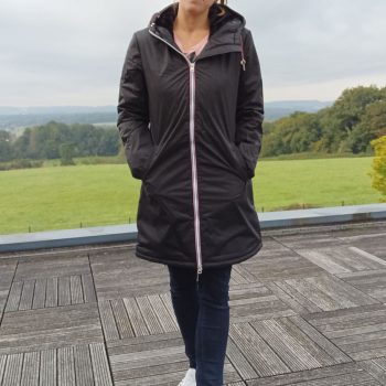 Imperméable long fourré en fausse fourrure cordon tricolore Marque Laura Jo Couleur Noir - Curvy - Le Petit Placard