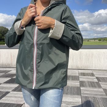 Laura Jo – Imperméable réversible court sans garnissage ouate couleur vert forêt/doré