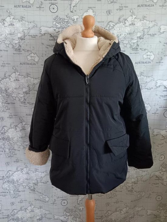 Manteau court réversible imperméable faux mouton noir/beige - Le Petit Placard