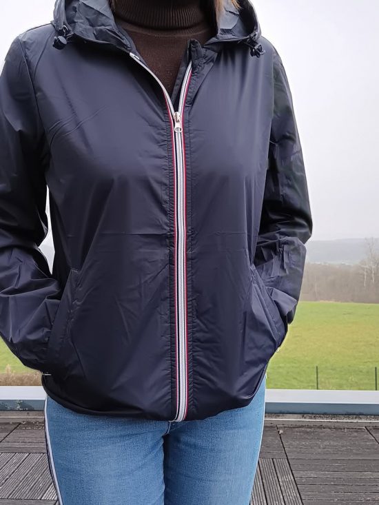 Manteau Imperméable court léger sans doublure bleu marine Laura Jo - Le Petit Placard