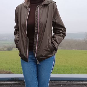 Manteau Imperméable court léger sans doublure kaki Laura Jo - Le Petit Placard