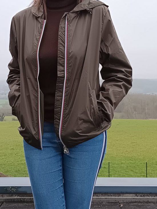 Manteau Imperméable court léger sans doublure kaki Laura Jo - Le Petit Placard