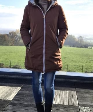 Melya Melody - Manteau long réversible et imperméable matelassé marron/chocolat - Curvy - Le Petit Placard