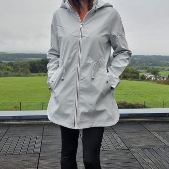 New Lolo – Manteau mi long léger imperméable gris – Curvy