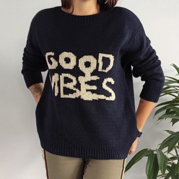 Pull mailles bleu marine inscription “good vibes” doré - Le Petit Placard