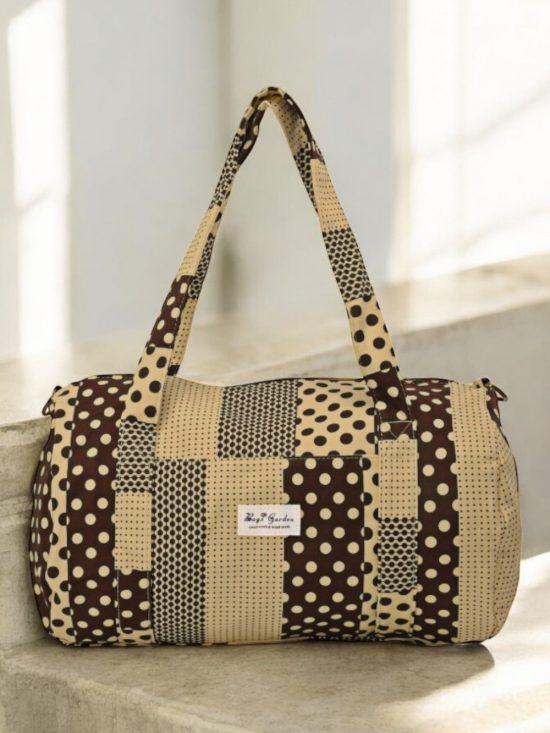 Sac polochon week end de voyage en tissu coton patchwork motifs à pois marron et taupe