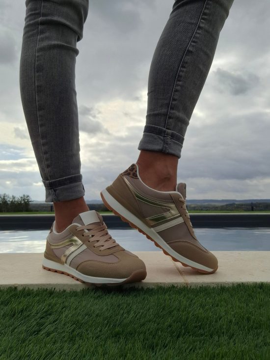 Chaussures baskets kaki et taupe avec un motif doré style sneakers campus