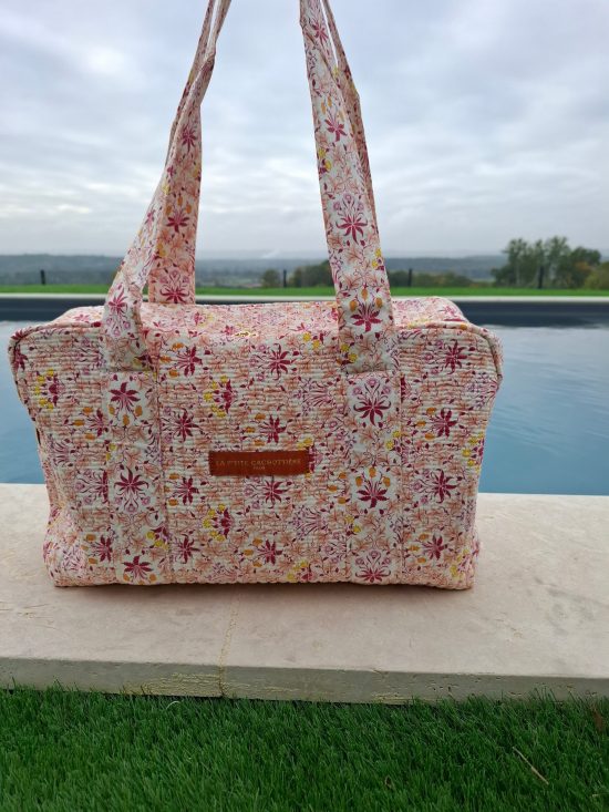 Sac week-end polochon en coton matelassé rose liberty fleuris nuances de rose, de jaune et de blanc