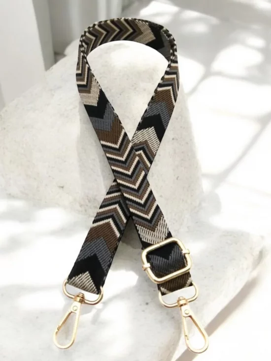 Bandoulière sangle large chevrons palettes de marron, gris, noir, et beige mousquetons dorés